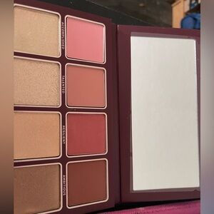 Beauty in a Blinc brand new, never used Glow Getter face palette